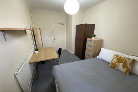 6 bedroom semi-detached house to rent - Photo 5