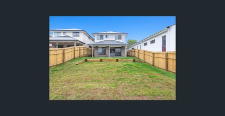 Spacious home in enviable location - Photo 4