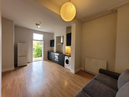 1 bedroom flat to rent - Photo 2
