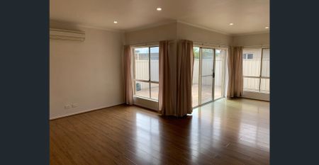 Fantastic 3-Bed 1-Bath House in Brompton - Photo 2