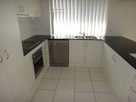 Four Bedroom Home with 2 Living Areas In Quiet Ormeau Street. - Photo 3
