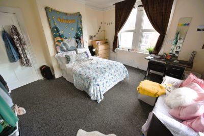 7 bedroom Flat in Woodsley Road, Leeds - Photo 4