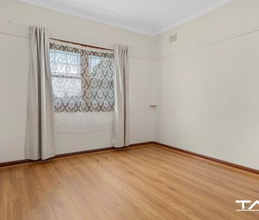 HOME IN A PRIME LOCATION! - Photo 2