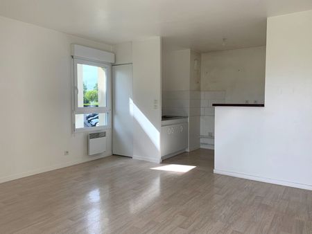 Location Appartement 3 pièces 59m² DOL DE BRETAGNE 35120 - Photo 2