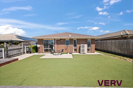 14 Walter Crocker Crescent, Casey ACT 2913 - House For Rent | Domain - Photo 5