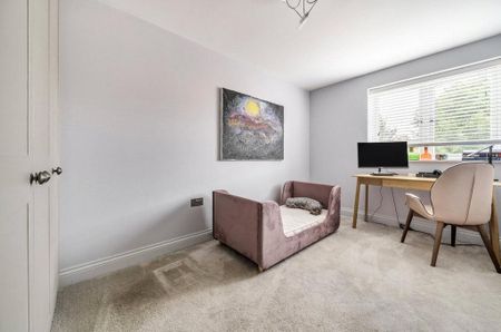 4 bedroom semi-detached house to rent - Photo 2