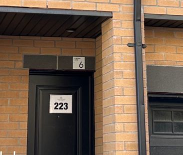 For Lease - 6 Sayers Lane Unit# 6, Richmond Hill, Ontario - Photo 2