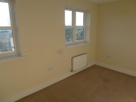 3 bedroom end of terrace house to rent - Photo 2