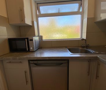 Studio Flat, Milford Gardens, HA8 - Photo 2