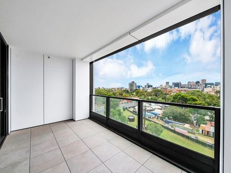 Luxury Living- 3 bedroom, 3 carpark apartment - Photo 4
