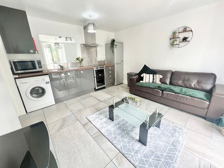 2 Bedrooms, 14 Willowbank Mews Flat 2 – Student Accommodation Coventry - Photo 2