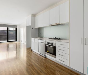 Low maintenance in great location! - Photo 3