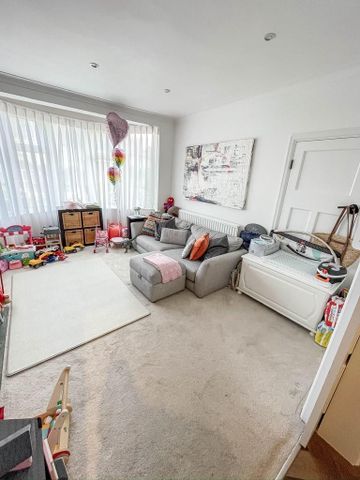 4 bedroom semi-detached house to rent - Photo 2