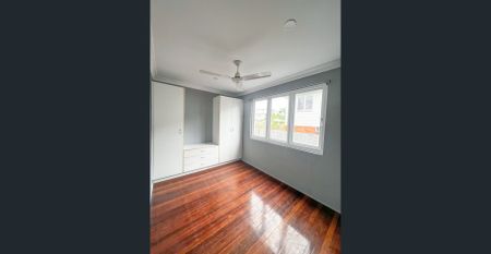 $475 per week (INCLUDES WATER) Duplex in Rocklea - 10kms from CBD. - Photo 3