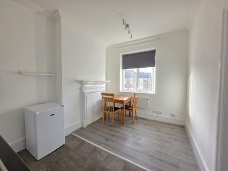 Studio to rent - Photo 2