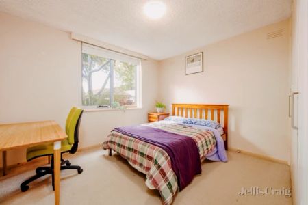 2 Bed, 1 Bath - Photo 2