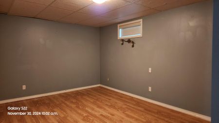 615 Kent Avenue-basement suite - Photo 5