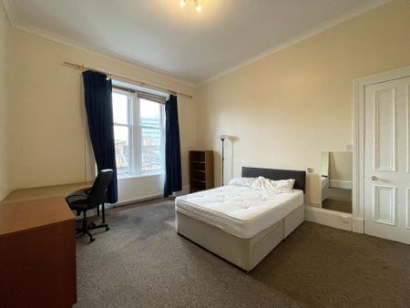 4 bedroom flat to rent - Photo 3