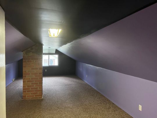 Great Pet Friendly Home in Surrey with Large Yard! - Photo 1