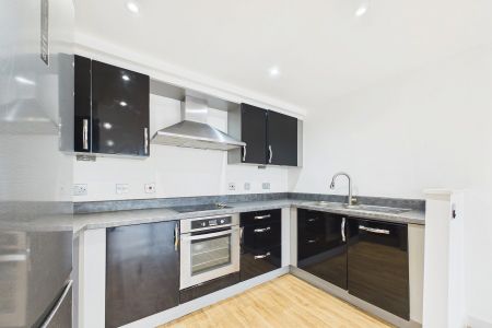Aspect, Camberley, Surrye, GU15 - Photo 4