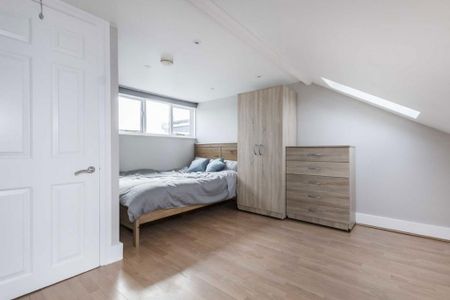 3 bedroom flat to rent - Photo 2