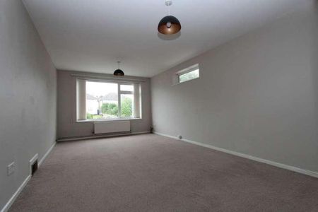 High Road, Benfleet, SS7 - Photo 2