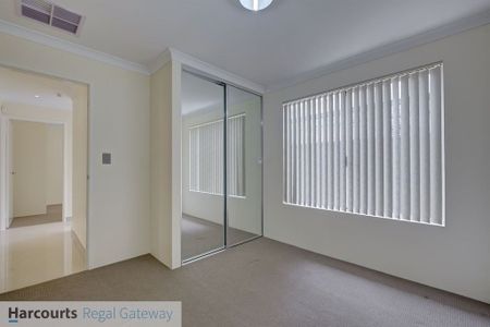 10 Massicot Road, TREEBY WA 6164 - Photo 5