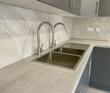 5 bedroom terraced house to rent - Photo 3