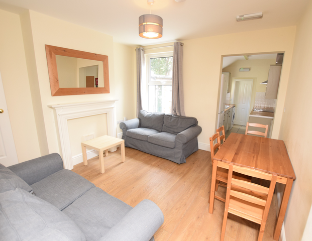 Granville Street Room 2 - Photo 1