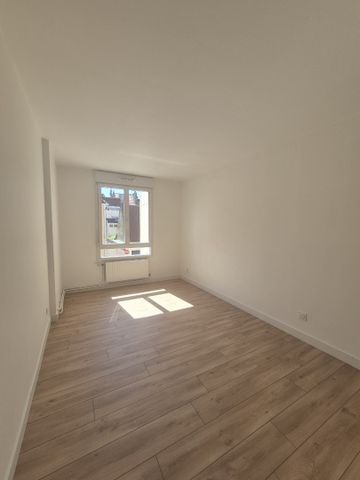 Location Appartement 3 pièces 78m² ST OMER 62500 - Photo 4