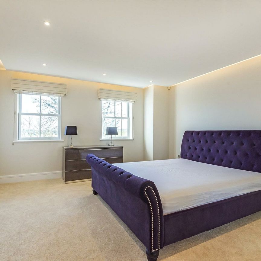 Wayneflete Place, Esher, Surrey, KT10 flat to rent - Photo 1