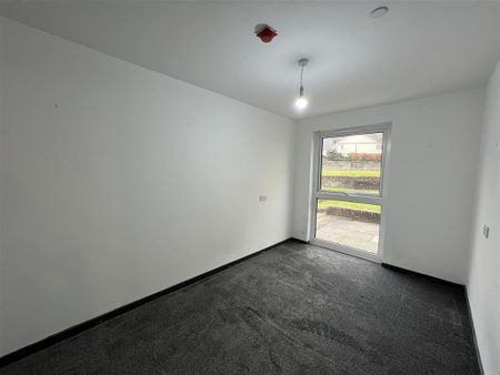 High Street, Cwmgwrach, NEATH - Photo 2