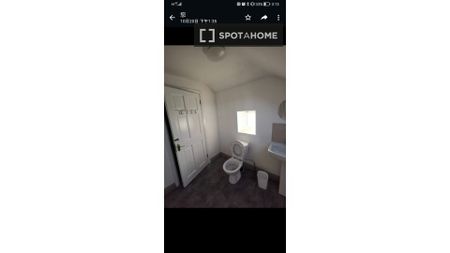 Room for rent in 5-bedroom house in Ballybough, Dublin - Photo 4