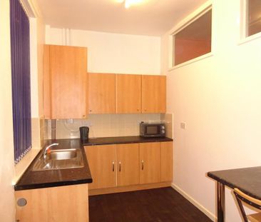 3 bedroom terraced house to rent - Photo 3