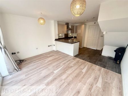 Silver Birch Road, 16, Manchester, M9 7GJ, Greater Manchester - Photo 3