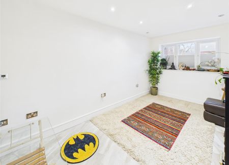 Swift Avenue, Rugby - Photo 3