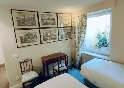 Center-Popolo: Spectacular Villino located in the center of Rome, in an exclusive private, secure park setting. Spacious living room, 4 bedrooms, 4 Baths, large panoramic terrace and gardens, parking. Ref #1910