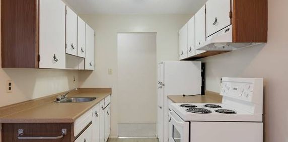 Oakridge House - 2 Bedroom - Available Now - Photo 2