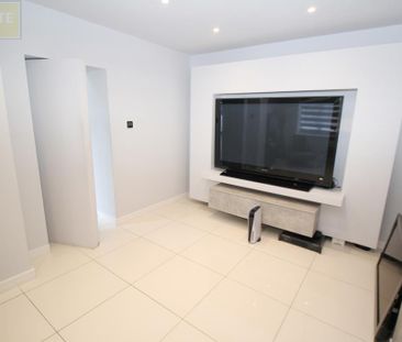 4 bedroom detached house to rent - Photo 2