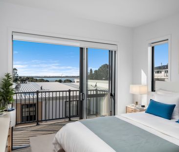 Modern & Spacious 3-Bedroom Townhouse with Balcony & Courtyard, Tau... - Photo 4