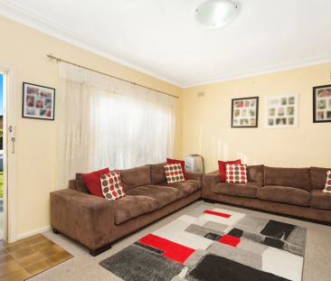 Low maintenance single level family home - Photo 1