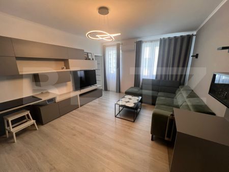Apartament cu 3 camere, semicentral, parcare subterana, in z - Fotografie 2