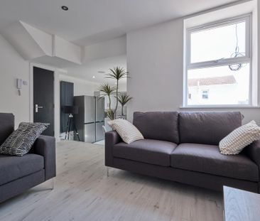 6 bedroom semi-detached house to rent - Photo 2