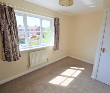 2 bedroom semi-detached house to rent - Photo 2