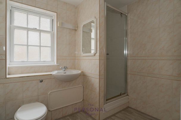 East Street, Epsom - Photo 1