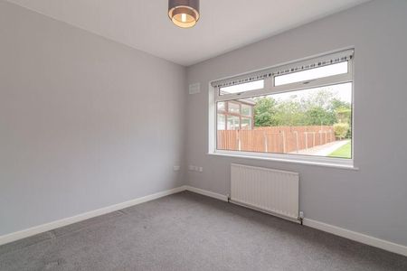 2 bedroom semi-detached bungalow to rent - Photo 5