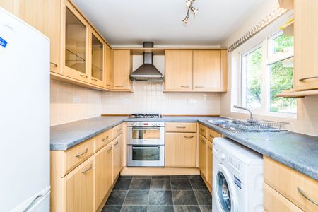 3 bedroom house to rent St. George Close, Bursledon, Southampton, SO31 - Photo 5