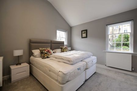 Henrietta Park Mews, Bath - Photo 3