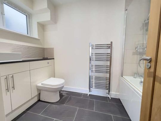 London Road, East Grinstead, RH19 - Photo 1