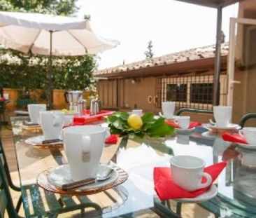 PIAZZA DEL POPOLO-VILLA: Modern, furnished 3 bedroom, 3 bath in private villa. Large terrace with views, spacious living, dining, kitchen. Sunny, silent. Ref 153 - Photo 6